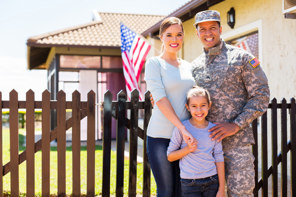 Happy,American,Soldier,Reunited,With,Family,Outside,Their,Home
