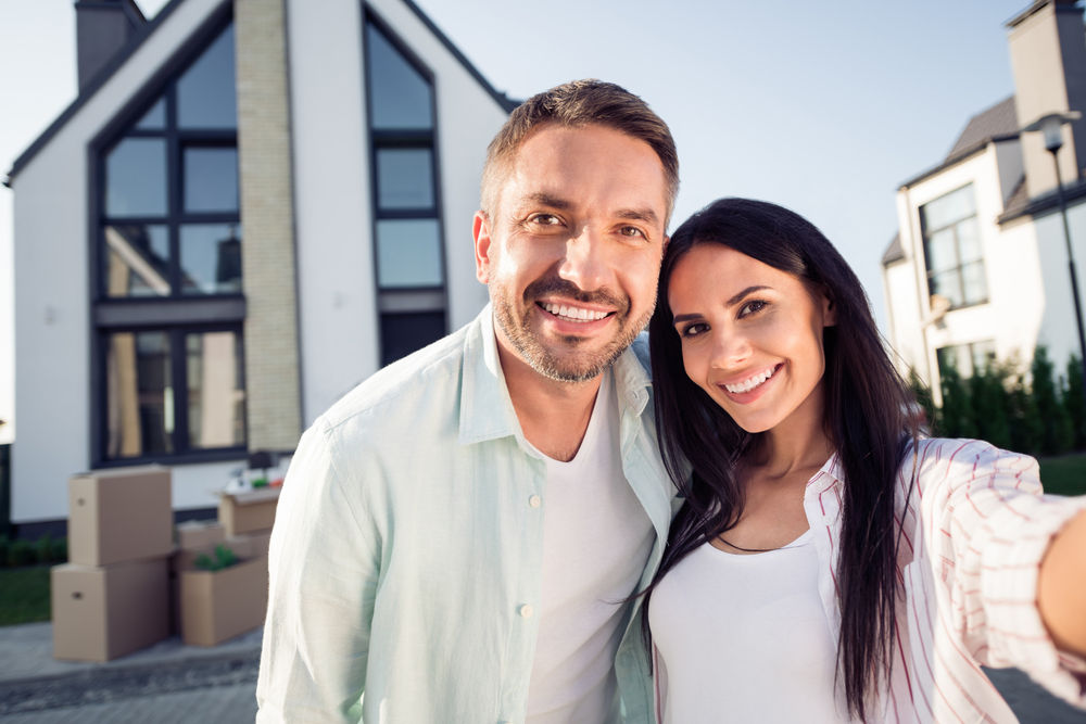 Couple with new home (Top Reasons to Buy a Home in San Diego in 2022)